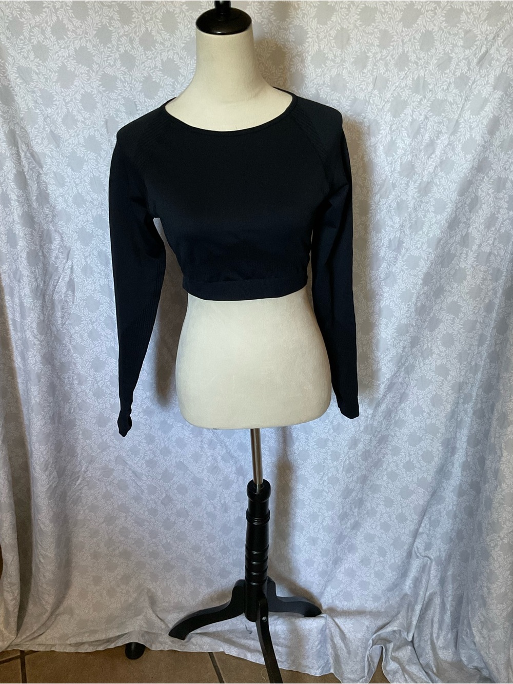 Black  Workout Long Sleeve Cropped Top - Women